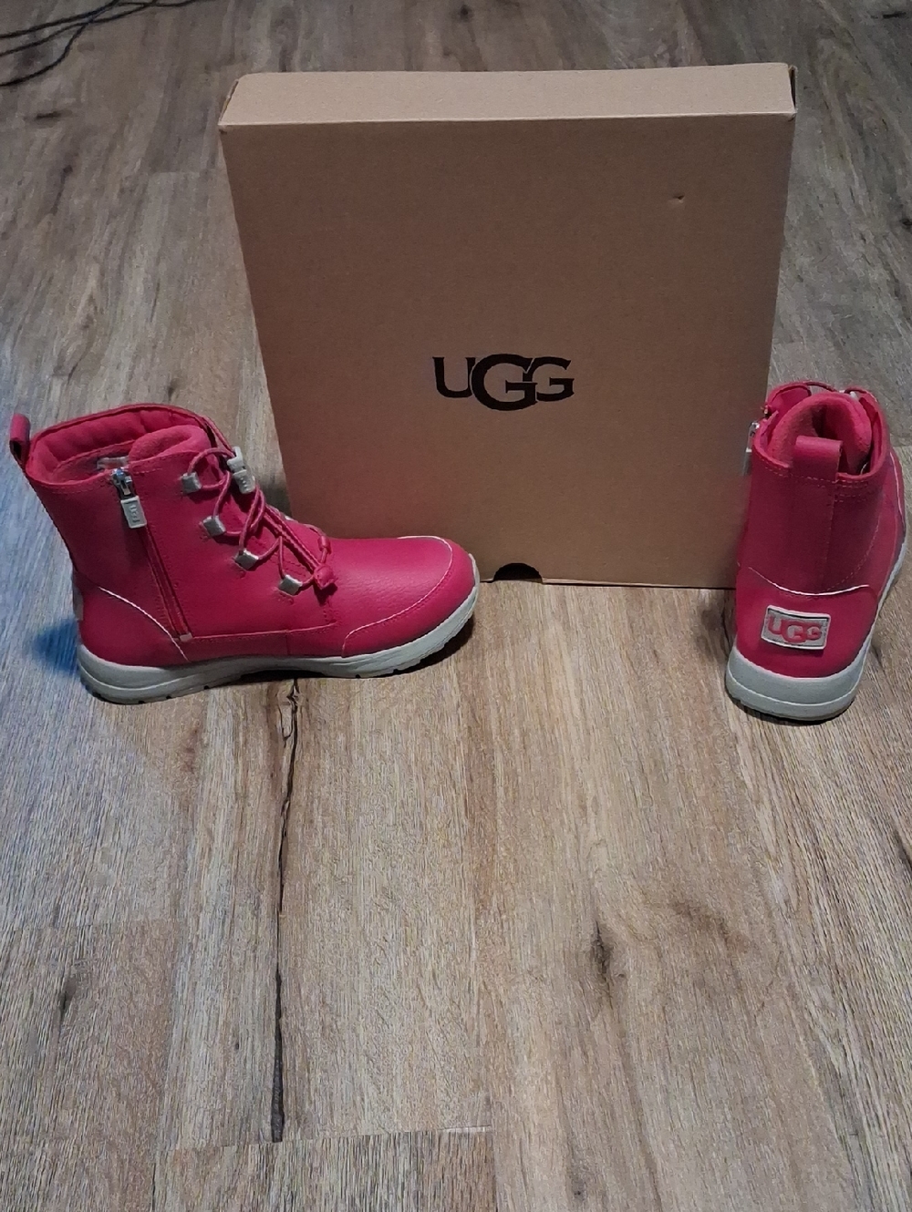 Nwt 4 Ugg Boots Big Girl 4 Rain Snow Dinaly